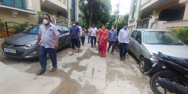 corporator bobba navatha reddy visited bhavanipuram colony 