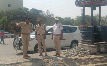 అభివృద్ధి పనులను పరిశీలించిన ట్రాఫిక్ పోలీసు ఉన్నతాధికారులు