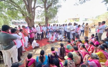 బిఆర్ఎస్ అభ్యర్థిని గెలిపించాలని కొమిరిశెట్టి సాయిబాబా విజ్ఞప్తి