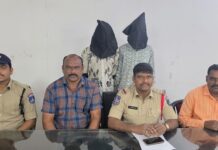 మొబైల్ ఫోన్ చోరీ ఘటనలో ఇద్దరి అరెస్టు