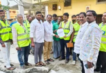 సుభాష్ నగర్ కాలనీలో పర్యటించిన విద్యుత్ అధికారులు