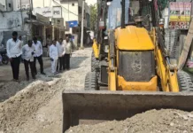 నూతనంగా వేస్తున్న సీసీ రోడ్ల పని తీరును పర్యవేక్షించిన హమీద్ పటేల్