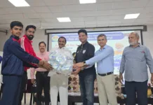 జవహర్ నవోదయ విద్యాలయంలో ఫుట్ బాల్స్ పంపిణీ