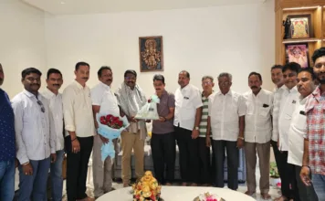 ఉప్పలపాటి శ్రీకాంత్ కి కాలనీ వాసుల అభినందనలు