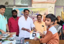 విద్యార్థులు కష్టపడి చదివి ఉన్నత స్థానాలకు చేరుకోవాలి: మాజీ కార్పొరేటర్ నార్నె శ్రీనివాసరావు