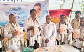 అంబీర్ చెరువు కట్టమీద పరిసరాలలో ఉన్న చెత్త తొలగింపు