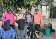 బంగారు గొలుసు, ఐఫోన్ చోరీ కేసులో నిందితుల అరెస్టు