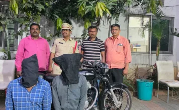 బంగారు గొలుసు, ఐఫోన్ చోరీ కేసులో నిందితుల అరెస్టు