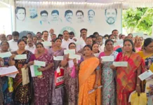 కల్యాణ లక్ష్మి, షాదీముబారక్ చెక్కుల పంపిణీ