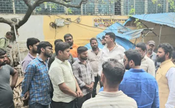 చిరు వ్యాపారులపై కనికరం చూపించండి: దుండ్ర కుమారస్వామి