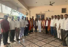 కొమిరిశెట్టి సాయిబాబాను కలిసిన మున్నూరుకాపు సంఘం కార్యవర్గ సభ్యులు