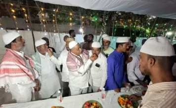 ఖాజాగూడ ఇఫ్తార్ విందులో పాల్గొన్న మాజీ కార్పొరేటర్ కొమిరిశెట్టి సాయిబాబా