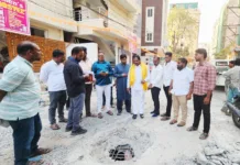 సీసీ రోడ్డు నిర్మాణ పనులను పరిశీలించిన రాగం నాగేందర్ యాదవ్
