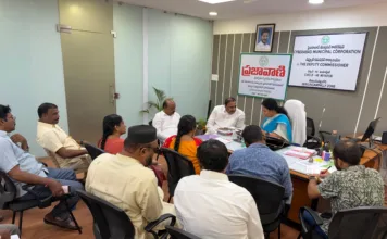 ప్రజలకు అధికారులు జవాబుదారీతనంగా ఉండాలి: PAC చైర్మన్ ఆరెకపూడి గాంధీ