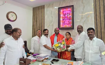 మాసనూరి లక్ష్మి రాజు యాదవ్ కు బేరి రామచంద్ర యాదవ్ సన్మానం