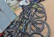 సైకిళ్లను దొంగిస్తున్న బాలుర అరెస్టు, 9 సైకిళ్లు స్వాధీనం