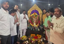 చిట్కుల్ శ్రీశ్రీశ్రీ పోచమ్మ అమ్మవారి దేవాలయంలో భేరి రామచందర్ యాదవ్ పూజలు