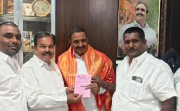 రంగనాథ స్వామి ఆలయ ఉగాది ఉత్సవాలకు పీఏసీ చైర్మన్ ఆరెకపూడి గాంధీకి ఆహ్వానం