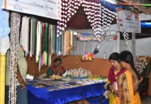 శిల్పారామంలో ఆకట్టుకుంటున్న హస్త కళా ఉత్పత్తులు