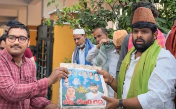 సిటిజన్స్ కాలనీ వేముకుంట బస్తీలో రంజాన్ తోఫా పంపిణీ చేసిన కట్ల చంద్రశేఖర్ రెడ్డి