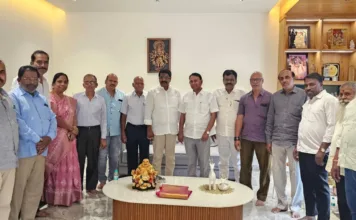 కాలనీలలో దశలవారిగా సమస్యల పరిష్కారానికి కృషి: మాజీ కార్పొరేటర్ ఉప్పలపాటి శ్రీకాంత్