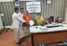 హెచ్ఎంటీ – జేపీ నగర్ రోడ్లో వీధి దీపాలు ఏర్పాటు చేయాలని వినతి