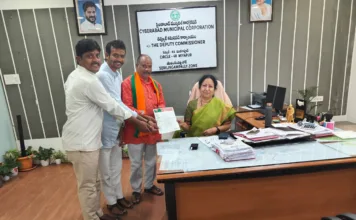 హెచ్ఎంటీ – జేపీ నగర్ రోడ్లో వీధి దీపాలు ఏర్పాటు చేయాలని వినతి