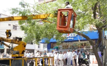 దీప్తిశ్రీనగర్లో నెలకొన్న ట్రాఫిక్ సమస్య పరిష్కారానికి కృషి: PAC చైర్మన్ ఆరెకపూడి గాంధీ