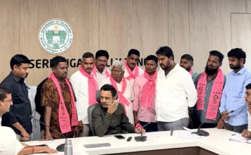 గుర్రపు డెక్కను తొలగించి ప్రజల ఆరోగ్యాన్ని కాపాడాలి: పొట్ట నరేందర్ యాదవ్