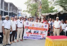 రోడ్డు భద్రతపై ఆర్సీ పురం గ్రామస్తులకు అవగాహన కార్యక్రమం