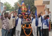 అంబేద్కర్ చూపిన బాటలోనే ఉద్యమం చేయాలి: బేరి రామచంద్ర యాదవ్