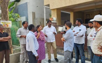 FCI కాలనీలో నెలకొన్న సమస్యల పరిష్కారానికి కృషి: మాజీ కార్పొరేటర్ ఉప్పలపాటి శ్రీకాంత్