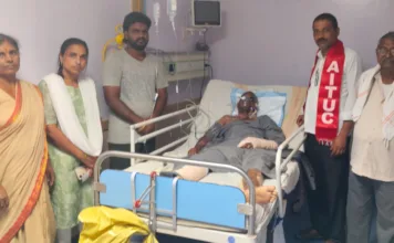 అధికారుల నిర్లక్ష్యంతో పారిశుద్ధ్య కార్మికుడికి విద్యుదాఘాతం.. హాస్పిటల్లో చికిత్స..