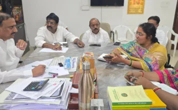 అధికారులు సమన్వయంతో కలసి పనిచేయాలి: PAC చైర్మన్ ఆరెకపూడి గాంధీ