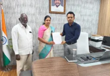 క్యాంపు కార్యాలయం ఉండగా.. MLA ఇంట్లో అధికారిక సమీక్ష సమావేశాలా: మాజీ కార్పొరేటర్ బొబ్బ నవతా రెడ్డి