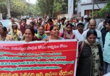 ఆర్టీసీ కార్మికుల న్యాయమైన డిమాండ్లను వెంటనే నెరవేర్చాలి: జేఏసీ నాయకులు