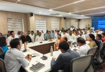 కాలనీల అభివృద్ధి, నీటి సంరక్షణపై అధికారుల సమీక్షా సమావేశం