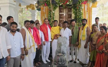 శ్రీ శ్రీ సాంబ శివ పరమేశ్వర చిన్న పెద్దమ్మ దేవాలయంలో పూజలు చేసిన PAC చైర్మన్ ఆరెకపూడి గాంధీ