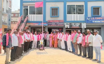 బొబ్బ నవతా రెడ్డి ఆధ్వర్యంలో బీఆర్ఎస్ ఆవిర్భావ వేడుకలు