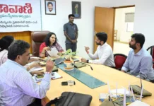 ప్రజల ఫిర్యాదులను అధికారులు బాధ్యతాయుతంగా పరిష్కరించాలి: సీఎంసీ కమిషనర్ సృజన