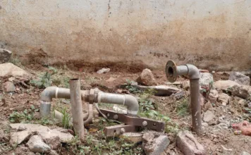 ప్రభుత్వ బోరు… ప్రైవేట్ దందా…