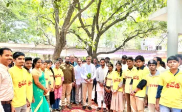 త్రివేణి హై స్కూల్ విద్యార్థులకు ఎంపీ కొండా విశ్వేశ్వర్ రెడ్డి, రవికుమార్ యాదవ్ అభినందనలు
