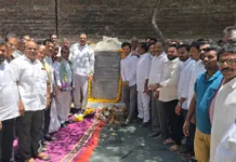 సీసీ రోడ్ల నిర్మాణ పనులకు శంకుస్థాపన