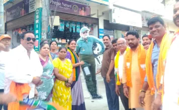 హుడా కాలనీలో బీజేపీ నాయకుల గెలుపు సంబురాలు