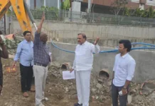 సీసీ రోడ్డు నిర్మాణ పనులను పరిశీలించిన PAC చైర్మన్ ఆరెకపూడి గాంధీ