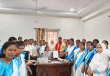 ఆశ వర్కర్ల సమస్యలను పరిష్కరించాలని వినతి