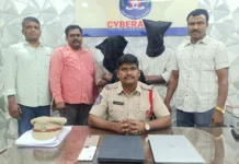 వరుస దొంగతనాలకు పాల్పడుతున్న ఇద్దరి అరెస్టు