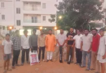 జై భవాని యూత్ సభ్యులకు క్రికెట్ బ్యాట్స్, వాలీబాల్ కిట్స్ అందజేత