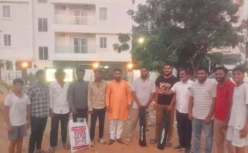 జై భవాని యూత్ సభ్యులకు క్రికెట్ బ్యాట్స్, వాలీబాల్ కిట్స్ అందజేత