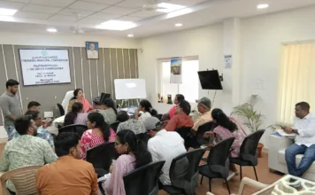 మియాపూర్ సర్కిల్ కార్యాలయంలో డీసీ శశిరేఖ సమీక్ష సమావేశం